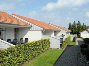Cozy Holiday Home in r sk bing near the Sea